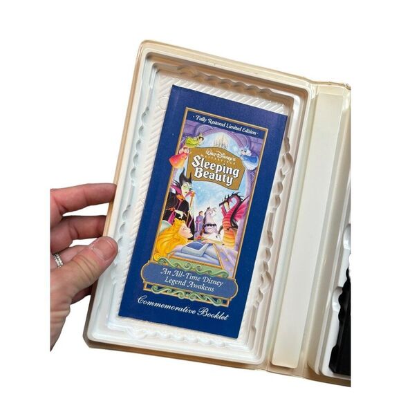 Walt Disney Masterpiece Sleeping Beauty VHS Fully Restored Limited Edition Comme - Picture 6 of 8